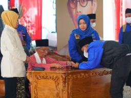 Pemuda Ponpes Shiddiqiyyah Jombang Bagikan 66 Rumah Gratis untuk Warga Miskin