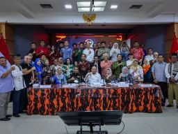 Ketua DPD RI dan Dewan Presidium Konstitusi Rapat Konsolidasi Terkait Maklumat Desakan Sidang MPR