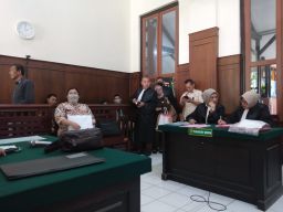 Dr.Gina Gratiana Jalani Sidang Perdana Atas Pencemaran Nama Baik