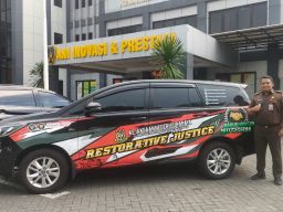 Kejari Surabaya Menghentikan Penuntutan Perkara Pidana Melalui Program Restoratif Justice