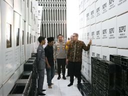 Kapolres Mojokerto Kota Bersama Walikota, Kunjungi Gudang KPU Pastikan Logistik Aman