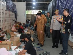 Pastikan Logistik Pemilu Aman, Kapolres Pasuruan bersama Forkopimda Tinjau Gudang Logistik