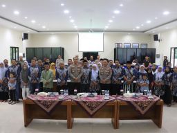 Kapolres Malang Fasilitasi Puluhan Keluarga Kanjuruhan Ziarah ke Makam Para Wali di Jatim