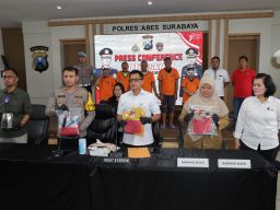 Polrestabes Surabaya Amankan Empat Orang Tersangka, Kasus Pencabulan Anak Dibawah Umur