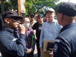 PN Surabaya Eksekusi Gudang Jalan Kenjeran