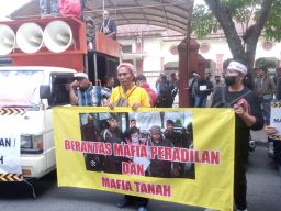 PN Surabaya Didemo, Nama Crazy Rich Budi Said Dicatut Dalam Kasus Tanah