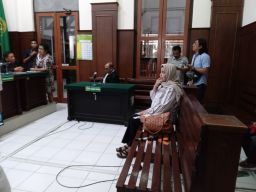 Bongkar Seng, Zaenab Dituntut 4 Bulan Penjara