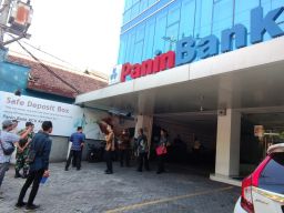 Pengadilan Negeri Kediri Sita Eksekusi Panin Bank Jalan Brawijaya