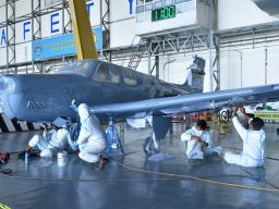 Prajurit Fasharkan Pesud Puspenerbal Painting Pesawat Bonanza