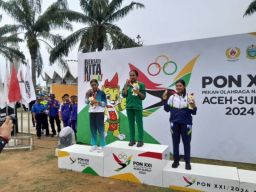 Muhammad Andy Royan dan Dewika Mulya Sova Raih Emas Cabor Balap Sepeda di Kelas Individual Time Tria
