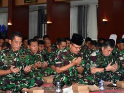 Penerbangan TNl AL Gelar Doa Bersama Jelang HUT ke-79 TNl