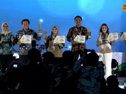 Pemkot Surabaya Raih Penghargaan Kategori Siaran Pers