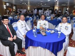 Peringati Hari Dharma Samudera 2025, Komandan Puspenerbal Tabur Bunga di Selat Madura