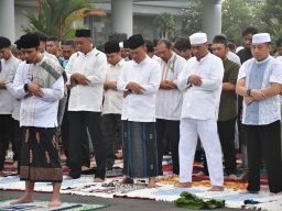 Rayakan Idul Fitri 1446 H, Komandan dan PJU Puspenerbal Shalat Ied Bersama Prajurit Penerbangan TNl AL Wilayah Surabaya