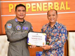 Puspenerbal Terima Penghargaan dari KPKNL