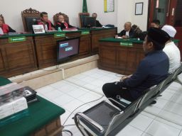 Dua Kurir Rokok Asal Pamekasan Jalani Sidang Di PN Surabaya, Fadlul Buron