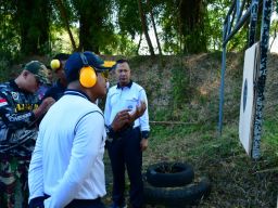 Komandan dan Pejabat Utama Puspenerbal Refresing Kemampuan Menembak Pistol