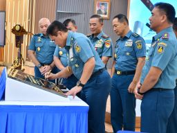 KASAL Resmikan Monumen Pesawat Nomad N-22B Puspenerbal di Bundaran Flyover Aloha Sidoarjo