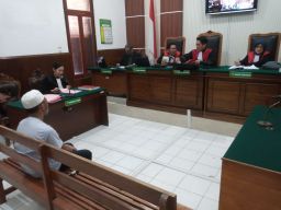 Terdakwa M.Juhari Edarkan Rokok Tanpa Pita Cukai Diadili Di PN Surabaya