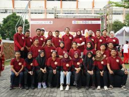Semangat Nusantara Menggema di Fun Walk Dies Natalis AMN Surabaya