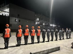 Pejabat Kodaeral IX Lepas Keberangkatan KRI Bintuni-520 Laksanakan Dukungan Angkutan Laut Satgas Pamtas Papua