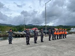 Kodaeral lX Sambut Kedatangan KRI Banjarmasin- 592 Merapat di Dermaga Tawiri Kota Ambon