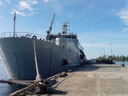 KRl Teluk Palu- 523 Kembali Merapat di Dermaga Tawiri Kodaeral lX