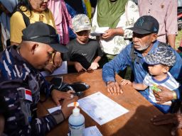 Tiba di Pulau Kur, Tim Kesehatan Kodaeral lX Tancap Gas Layani Pengobatan Gratis