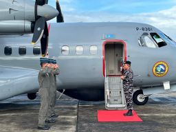 Tim Merflug Kodaeral lX Antar Keberangkatan Pesud TNl AL CN235-220 MPA Laksanakan Patroli Sektor