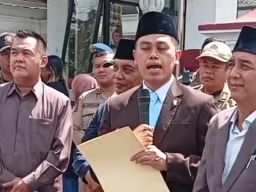 Ratusan Massa Kepung Pemkot Blitar, Wali Kota: Ini Menyangkut Masa Depan Olahraga