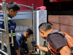 PAM Surya Sembada Tertibkan Dugaan Sambungan Air Ilegal di Perak Barat