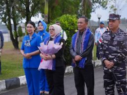 Pangkoarmada RI Tiba di Ambon, Disambut Komandan Kodaeral IX dengan Tradisi Cakalele