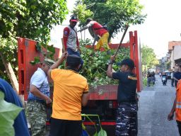 450 Personel, Yonif  "Libas" 15 Marinir Gandeng Warga Bersihkan Sungai Kalimas