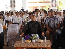 Pererat Kebersamaan dan Kerukunan, Pangkoarmada II Hadiri Simakrama dan Upanayana Mahasiswa Hindu Surabaya