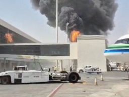 Serangan di Bandara King Khalid, Puing Berserakan dan Ambulans Disiagakan