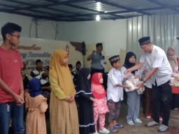 Dukung Ekonomi Kreatif, AWS dan UMKM Margorejo Tutup Bazar Safari Ramadhan dan Santunan Anak Yatim