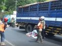 Pengendara Sepeda Motor Tewas Terlindas Truk Pengangkut Air Galon