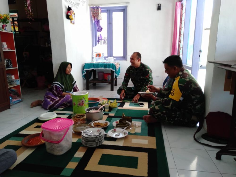 Wujudkan Kemanunggalan, Satgas TMMD Jalin Silaturrohim Dengan Warga