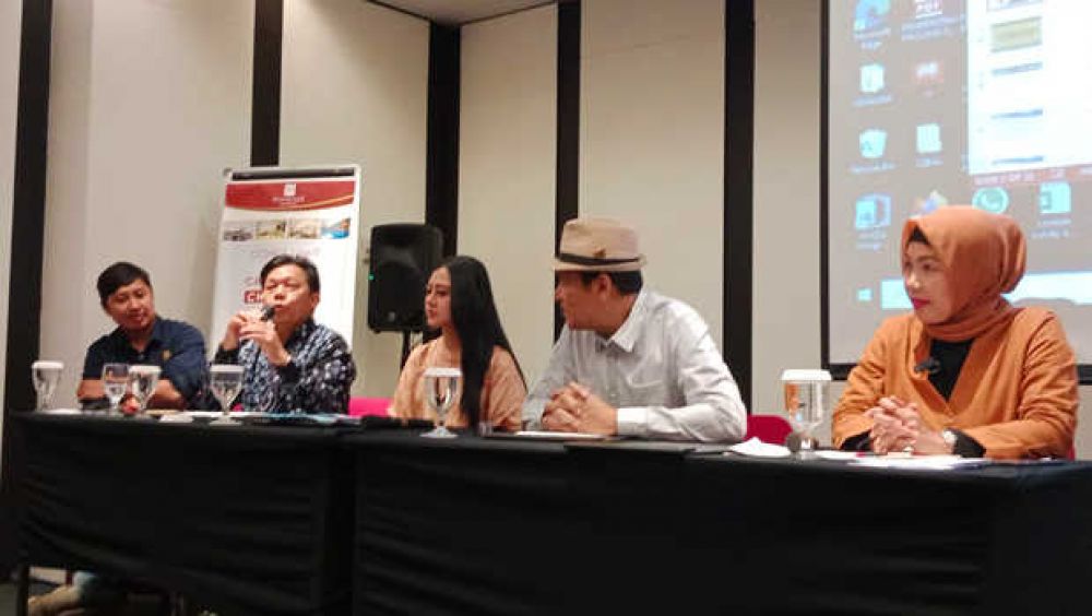 Lembaga Survei Etos Indonesia Institute saat menggelar rilis hasil survei Polda Sumatra Utara di jakarta, Selasa (21/6/2022)
