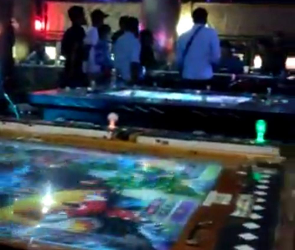 Aktivitas gelanggang permainan judi di Kota Batam yang dibuka di Bulan Ramadhan. 