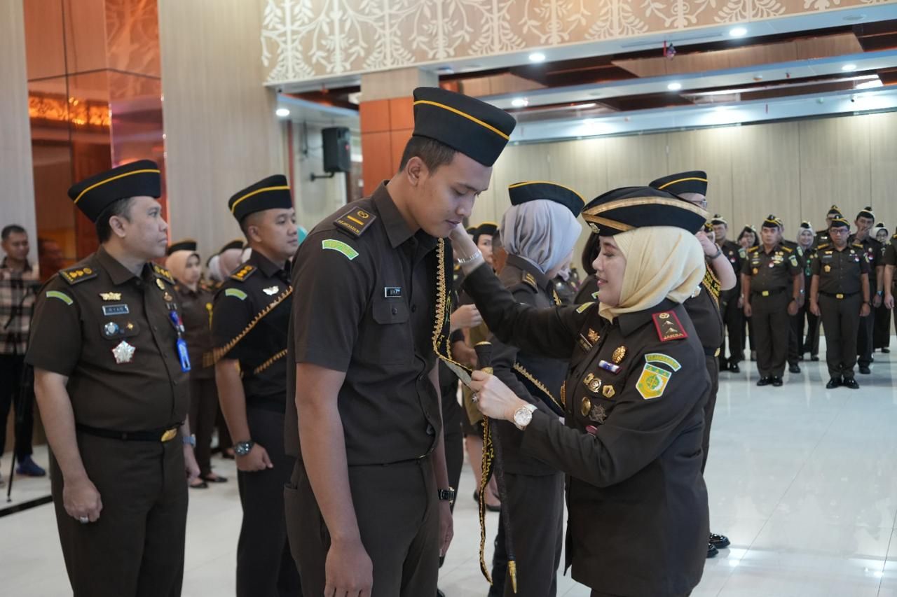 Kajati Jatim Mia Amiati : Dorong 18 Satker Menuju WBK Dan WBBM