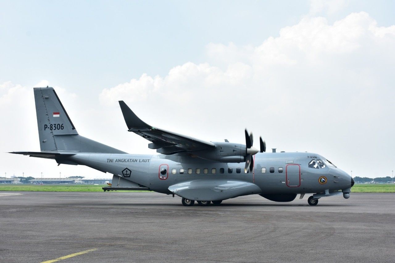 Pesud Puspenerbal CN 235-200 MPA Terlibat Latihan Survex dengan KRI