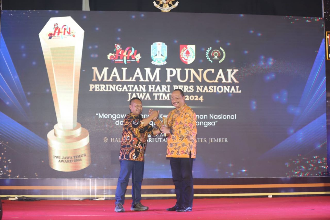 Muhammad Nabil Ketua Umum KONI Jatim Terima Penghargaan Sport Achievement Award di HPN 2024