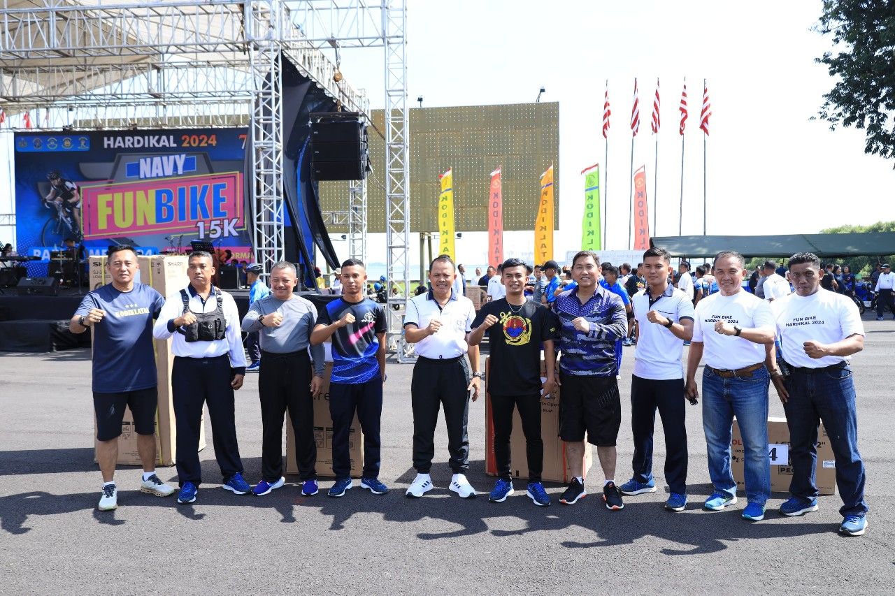 Komandan dan PJU Puspenerbal Ikuti Gowes Navy Fun Bike Keliling Markas TNI AL