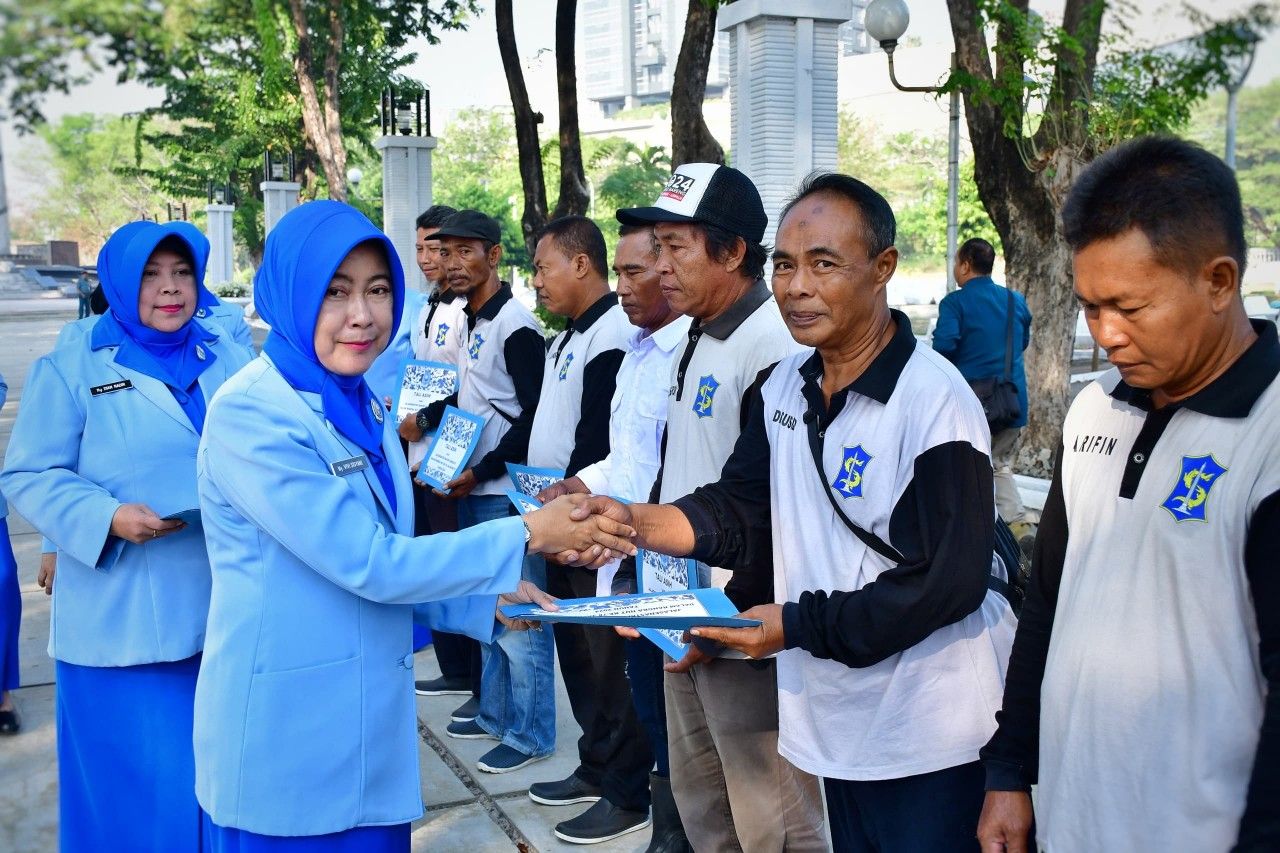 Jelang HUT ke-78 Jalasenastri, Ketua PG Jalasenastri Puspenerbal Ziarah TMP 10 November