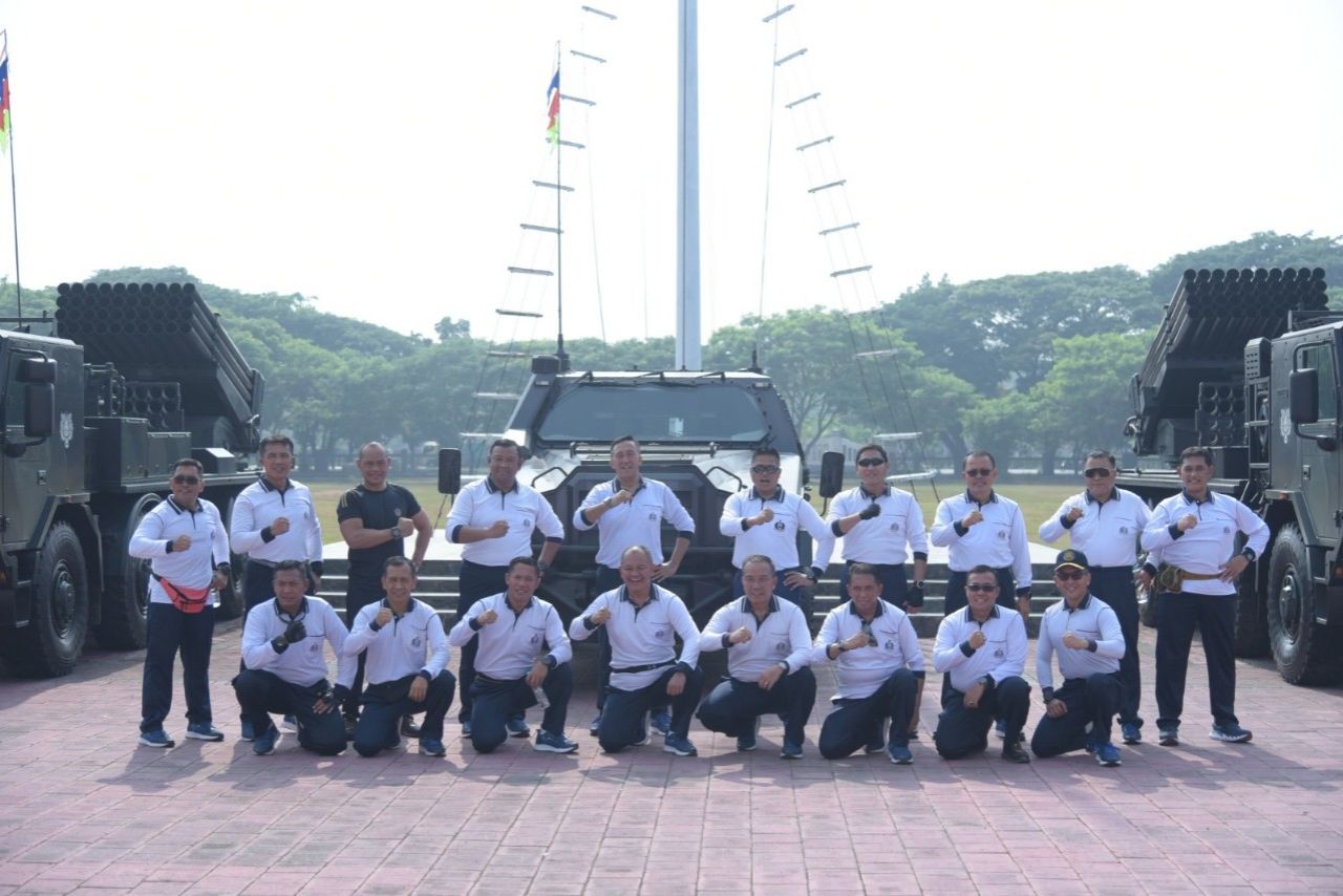 Jelang HUT ke-79 TNI, Komandan Puspenerbal Funbike dan Baksos Bersama Pangkotama TNl AL Wilayah Surabaya