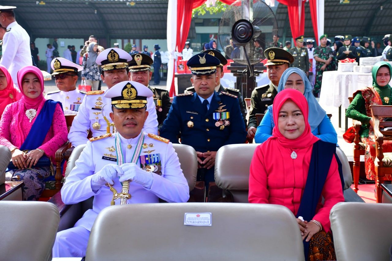 Komandan Puspenerbal Hadiri Peringatan HUT ke-79 TNl Wilayah Kogartab lll Surabaya