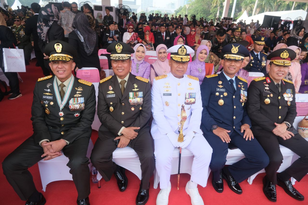 Emban Tugas Rangkap, Pangdam V/Brawijaya Berperan Penting Sebagai Sesmilpres di HUT ke-79 TNI