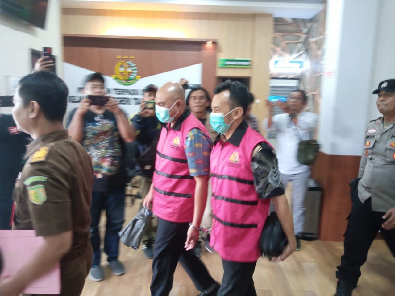 Kemplang Uang Negara 725 Juta, Kejari Tanjung Perak Tahan Dua Pejabat PD Pasar Surya