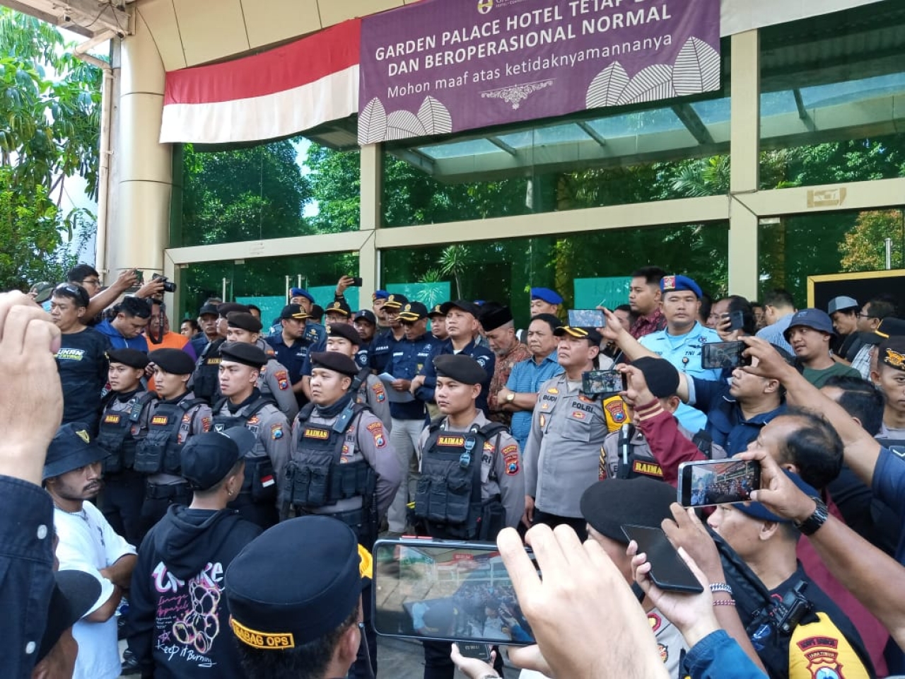 Ricuh, Warnai Eksekusi Hotel Garden Palace